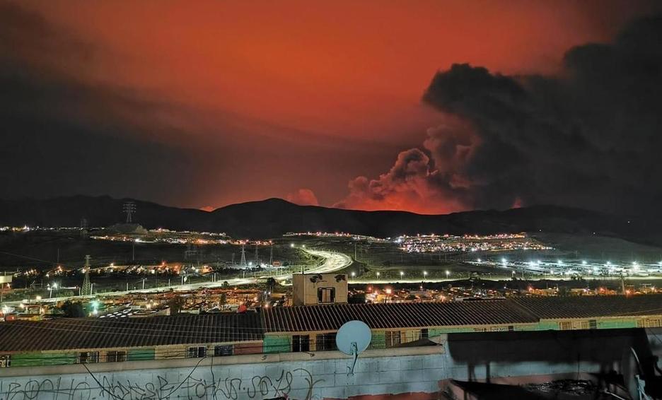 cielo de rojo, incendio, Valle de las Palmas