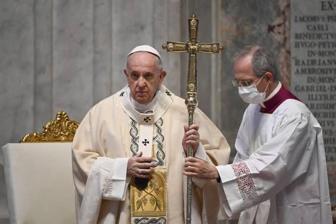 Vaticano, recortes salariales, papa Francisco