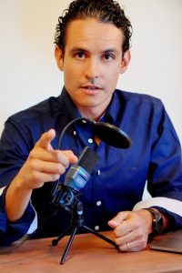 Director de eContact Media Group, Emmanuel Corona.